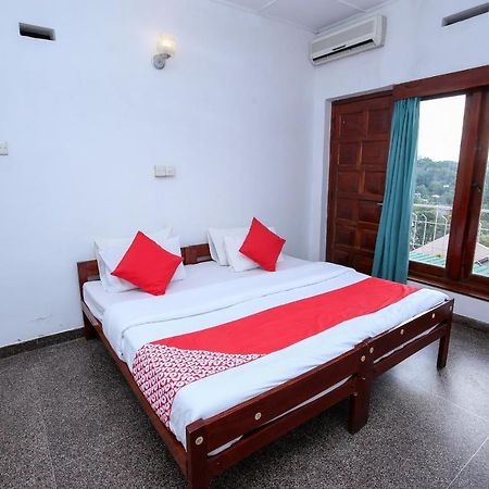 Oyo 436 Sandakelum Tourist Guest House Kandy Exterior photo